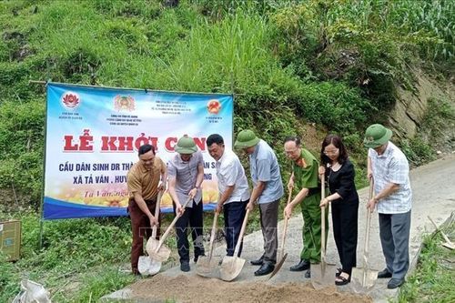 Khởi công hai cây cầu dân sinh vượt lũ ở vùng cao biên giới