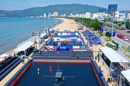 Khán giả 'đội nắng' cổ vũ những màn tranh tài giải Teqball thế giới