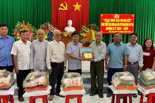 Huyện cù lao Phú Tân học tập và làm theo gương Bác