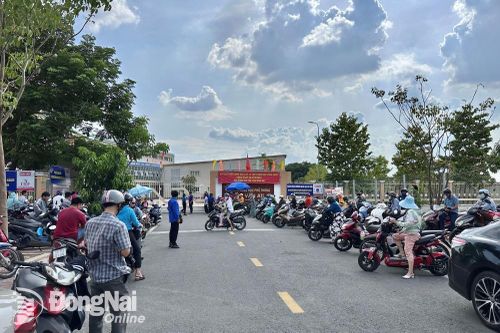 Tình hình giao thông ổn định tại các hội đồng thi tuyển sinh lớp 10 sau ngày thi đầu tiên