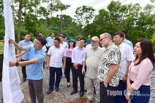 Đoàn công tác của Đại sứ quán Cộng hòa Séc khảo sát địa điểm quy hoạch xây dựng sân bay tại huyện Na Hang