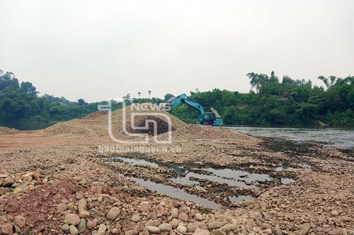 Doanh nghiệp khắc phục bãi tập kết cát sỏi dưới lòng sông Công trước ngày 15-6