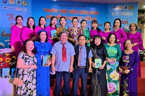 Đà Nẵng: Ra mắt sách, giới thiệu trường ca 'Khúc Bi Tráng Bất Tử' và 'Mùa Xuân & Lễ Tết, Hội Hè Của Người Việt'