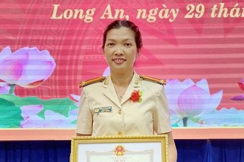Nữ cán bộ Công an tận tụy trong thực hiện Đề án 06
