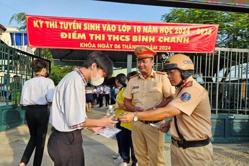 Sĩ tử ấm lòng từ chương trình 'Tiếp sức mùa thi'