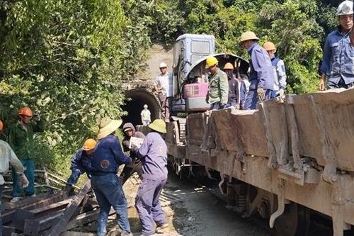 Hầm đường sắt xuống cấp: Tiềm ẩn nhiều nguy cơ mất an toàn