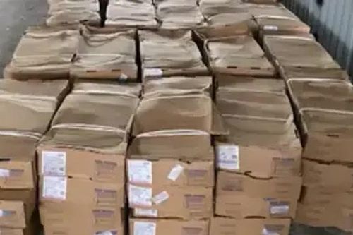 Tạm giữ hơn 1 tấn chân giò lợn dấu hiệu nhập lậu