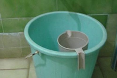 Khởi tố nữ giáo viên để trẻ ngã vào xô nước tử vong