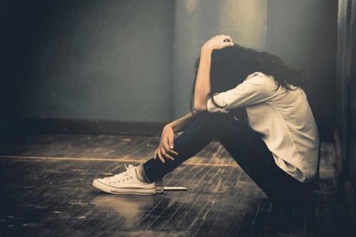 Bố mẹ liên tục nhắc chuyện học hành trong bữa cơm, nữ sinh áp lực muốn tự sát