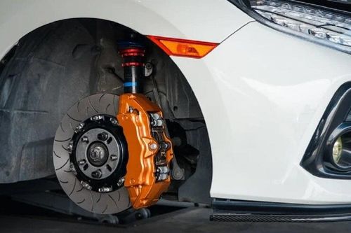 Tại sao má phanh trước ô tô bị mòn nhanh hơn má phanh sau?