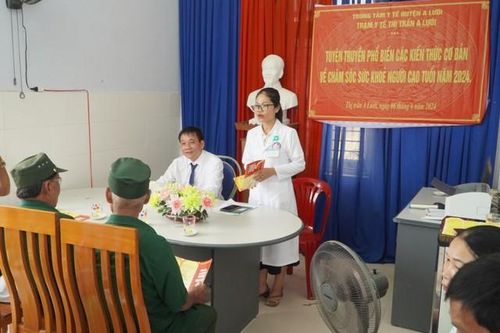 Truyền thông lồng ghép khám sức khỏe, sàng lọc bệnh thường gặp ở người cao tuổi