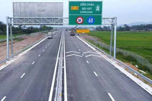 Tiến độ cao tốc Diễn Châu- Bãi Vọt rất chậm, xem xét điều chuyển khối lượng