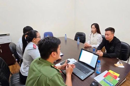 Chế tài với nghệ sĩ 'lệch chuẩn'