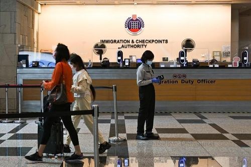 Straits Times: 6 người Việt bị bắt giữ ở Singapore