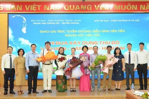 Giao lưu gương điển hình tiên tiến của Thủ đô