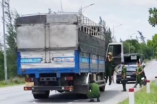 Lái xe chết chưa rõ nguyên nhân trong cabin xe tải ở Quảng Bình