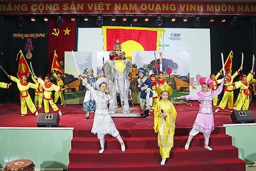 Thiếu nhi hùng biện tiếng Anh về hình tượng Vua Quang Trung-Nguyễn Huệ