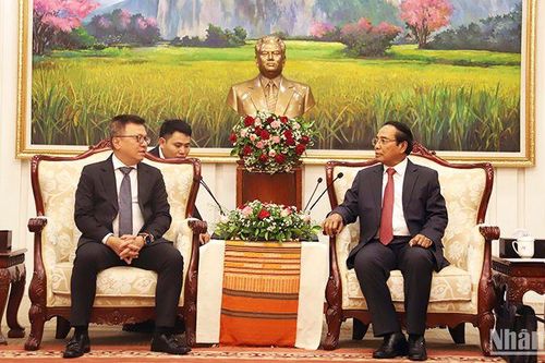 Lãnh đạo Đảng, Nhà nước Lào tiếp thân mật Đoàn đại biểu Báo Nhân Dân