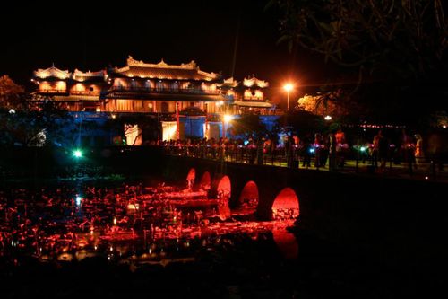 Dạ thưa! Xứ Huế bây chừ…