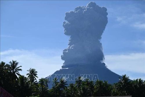 Núi lửa tại Indonesia phun trào liên tục