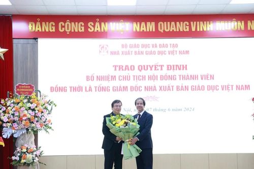 Bộ trưởng Bộ GD-ĐT yêu cầu nâng chất lượng sách giáo khoa