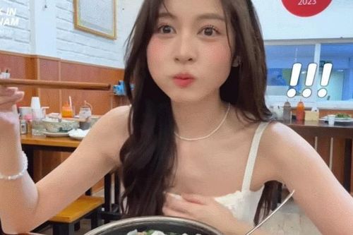 Nữ Youtuber Thái Lan ăn phở xuýt xoa 'không thể ngừng ăn' gây bão mạng