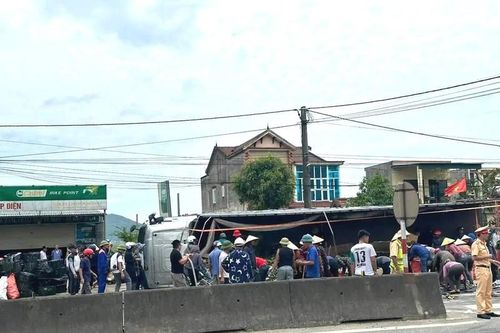 Va chạm với xe tải, người đàn ông tử vong thương tâm