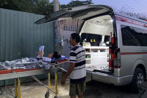 Thí sinh đi thi lớp 10 bằng xe cứu thương bỏ lỡ môn Toán vì phải cấp cứu