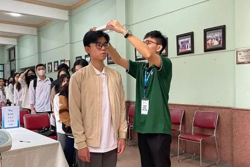 Trường Quản trị và Kinh doanh bỏ yêu cầu chiều cao khi xét tuyển