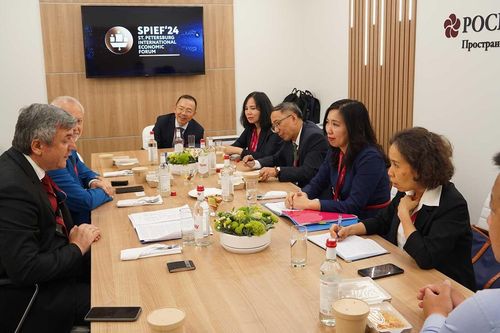 Đoàn Việt Nam tiếp xúc song phương tại Diễn đàn Kinh tế quốc tế Saint-Petersburg lần thứ 27