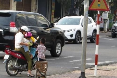 Ngày Thế giới chống lao động trẻ em (12/6): Nghĩ về những đứa trẻ mưu sinh trên phố