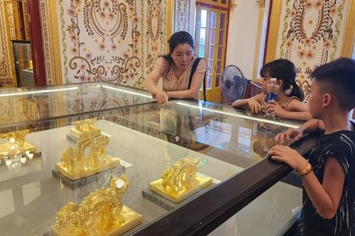 Triển lãm 'Biểu tượng rồng qua gốm Trần Độ'