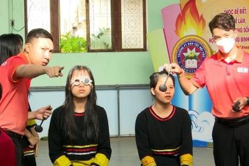 Bệnh viện Mắt Quốc tế Sài Gòn - Gia Lai: Bảo vệ đôi mắt sáng cho học sinh vùng cao