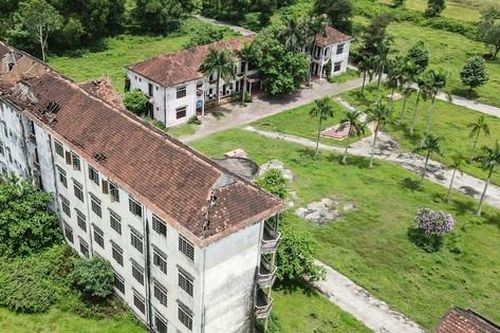 Cảnh hoang tàn ở trường trung cấp nghề gần 20 tỷ đồng bỏ hoang cả thập kỷ