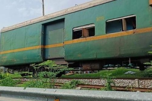 Băng qua đường sắt cụ ông bị tàu hỏa tông tử vong