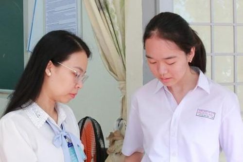 Bốn thanh niên đập tường cứu người trong vụ cháy Trung Kính vào đề văn lớp 10 ở Đắk Lắk