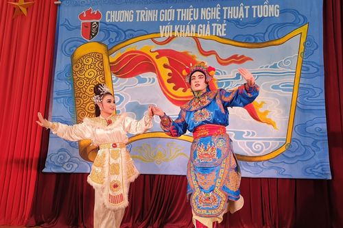 'Đào tạo' khán giả để giữ lửa nghệ thuật tuồng