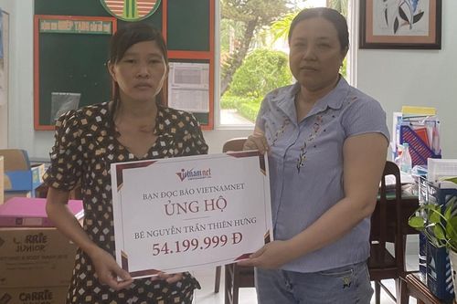 Bé Nguyễn Trần Thiên Hưng được bạn đọc ủng hộ hơn 54 triệu đồng