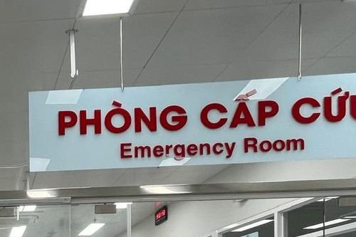Sau bữa ăn tối, 2 người tử vong, 5 trường hợp còn lại nhập viện