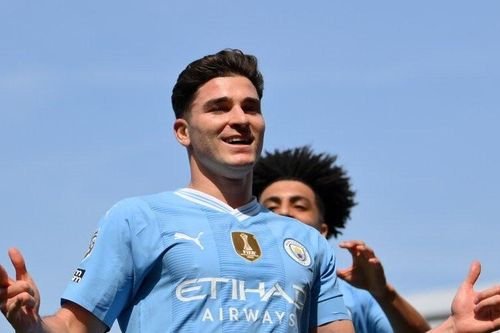 Hai 'ông lớn' chồng tiền 70 triệu bảng mua tiền đạo Man City