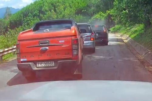 Dồn toa 3 ô tô khi đổ đèo Vi Ô Lắc chỉ vì lỗi lái xe sơ đẳng