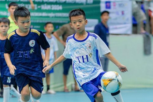 Nhi đồng Con Cuông thi đấu xuất sắc, giành chiến thắng trước Nhi đồng Anh Sơn
