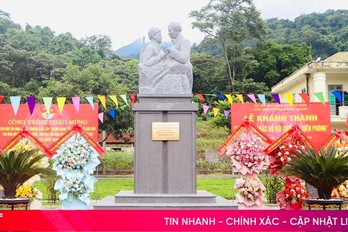 Khánh thành tượng đài 'Bác Hồ với chiến sĩ biên phòng' ở Vũ Quang