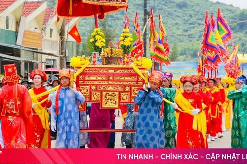 Đông đảo người dân về dự Lễ hội đền Chiêu Trưng Đại vương Lê Khôi 2024