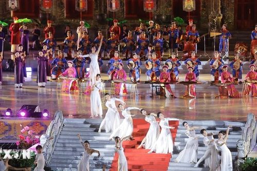 Hình ảnh rực rỡ khai mạc Tuần lễ Festival nghệ thuật Quốc tế Huế 2024