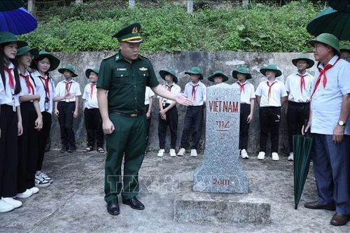 Bồi đắp tình yêu Tổ quốc cho thế hệ trẻ qua 'Tiết học biên cương'