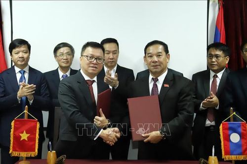 Lãnh đạo Lào đánh giá cao hiệu quả hợp tác giữa báo Nhân dân và báo Pasaxon
