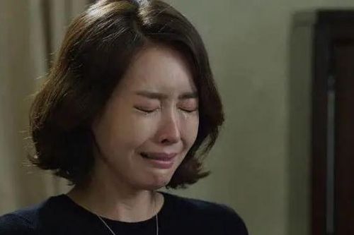 Gặp lại chồng cũ sau 2 năm ly hôn, quả đầu trọc lóc của anh khiến chị vợ bật khóc nức nở, nhất quyết đòi nối lại tình xưa