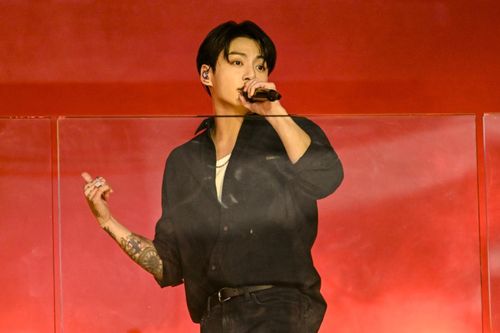 JungKook làm điều đặc biệt nhân dịp 11 năm ra mắt của BTS