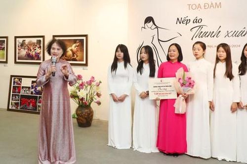 Cần đẩy mạnh văn hóa mặc áo dài trong đời sống đương đại